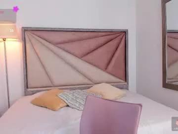 Try our girls live displays and explore the company of endless strippers, with beautiful physiques, vibrating toys and more.