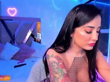 Try our girls live displays and explore the company of endless strippers, with beautiful physiques, vibrating toys and more.