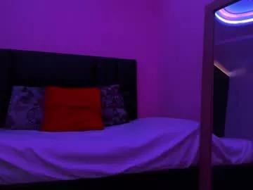 Try our girls live displays and explore the company of endless strippers, with beautiful physiques, vibrating toys and more.