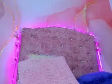 Try our girls live displays and explore the company of endless strippers, with beautiful physiques, vibrating toys and more.