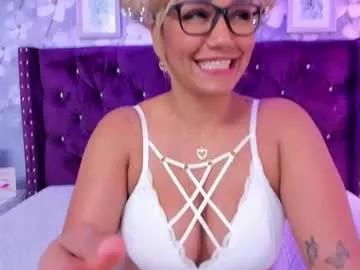Try our girls live displays and explore the company of endless strippers, with beautiful physiques, vibrating toys and more.