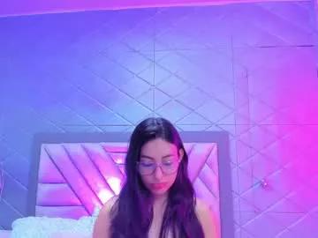Try our girls live displays and explore the company of endless strippers, with beautiful physiques, vibrating toys and more.