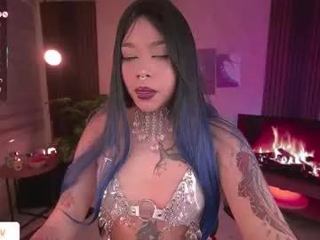 Try our girls live displays and explore the company of endless strippers, with beautiful physiques, vibrating toys and more.