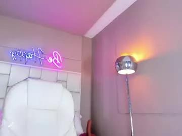 Try our girls live displays and explore the company of endless strippers, with beautiful physiques, vibrating toys and more.