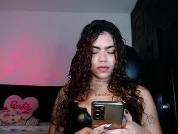 Try our girls live displays and explore the company of endless strippers, with beautiful physiques, vibrating toys and more.