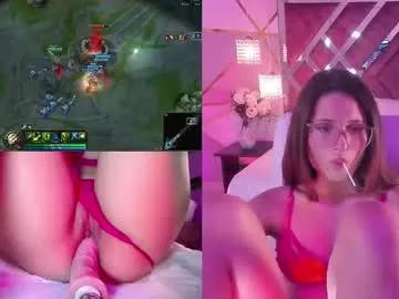 Try our girls live displays and explore the company of endless strippers, with beautiful physiques, vibrating toys and more.