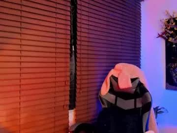 Try our girls live displays and explore the company of endless strippers, with beautiful physiques, vibrating toys and more.