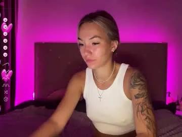 Try our girls live displays and explore the company of endless strippers, with beautiful physiques, vibrating toys and more.