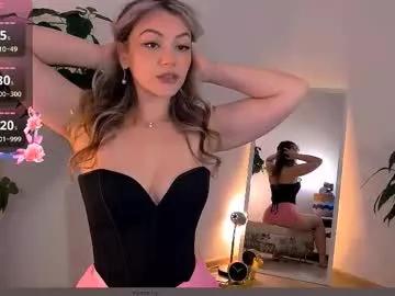Try our girls live displays and explore the company of endless strippers, with beautiful physiques, vibrating toys and more.
