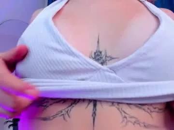 Try our girls live displays and explore the company of endless strippers, with beautiful physiques, vibrating toys and more.