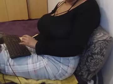 xxxbustybabe27x from Chaturbate