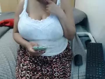 xxxbustybabe27x from Chaturbate