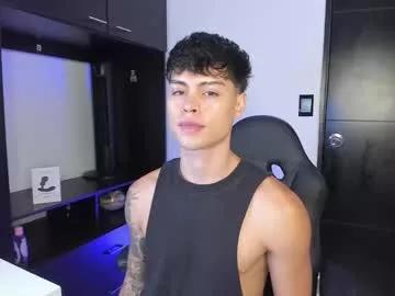 Try our girls live displays and explore the company of endless strippers, with beautiful physiques, vibrating toys and more.