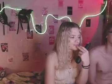 Try our girls live displays and explore the company of endless strippers, with beautiful physiques, vibrating toys and more.