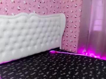 Try our girls live displays and explore the company of endless strippers, with beautiful physiques, vibrating toys and more.