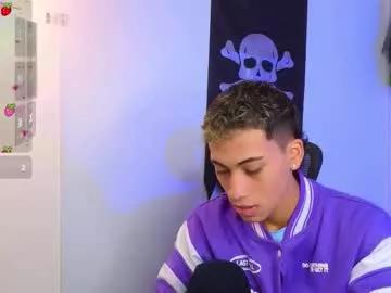 Try our girls live displays and explore the company of endless strippers, with beautiful physiques, vibrating toys and more.