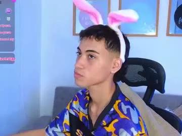 Try our girls live displays and explore the company of endless strippers, with beautiful physiques, vibrating toys and more.