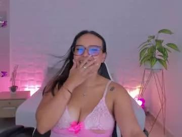 Try our girls live displays and explore the company of endless strippers, with beautiful physiques, vibrating toys and more.