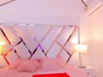 Try our girls live displays and explore the company of endless strippers, with beautiful physiques, vibrating toys and more.
