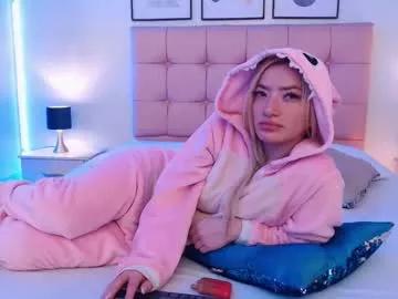 Try our girls live displays and explore the company of endless strippers, with beautiful physiques, vibrating toys and more.