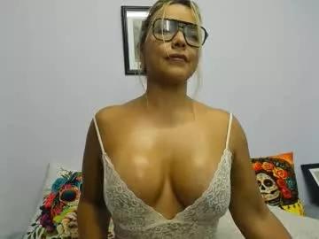 Try our girls live displays and explore the company of endless strippers, with beautiful physiques, vibrating toys and more.