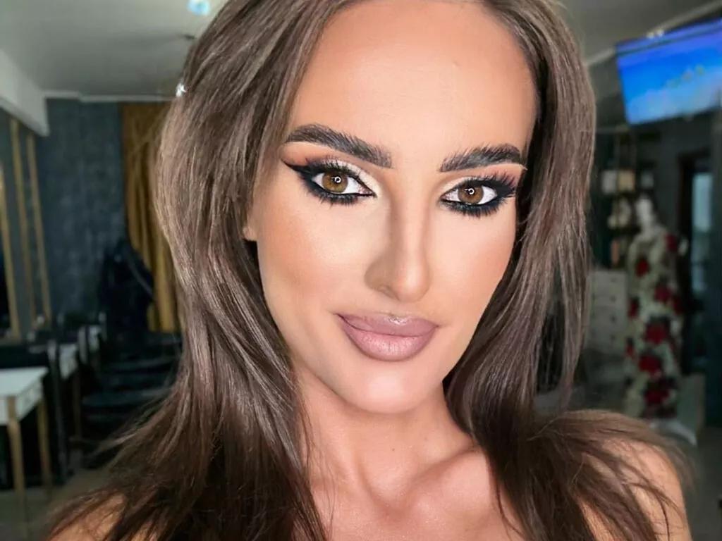 LauraRiccoo webcams show profile image 