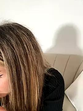 -Alisa from StripChat is Freechat