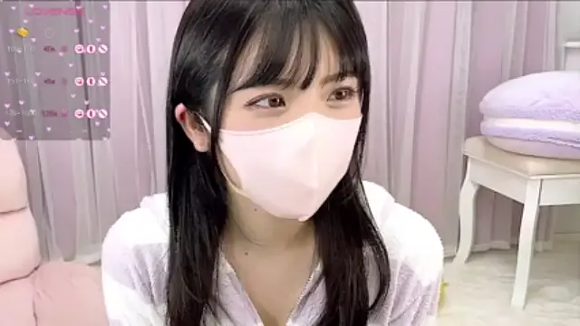 -minami- on StripChat