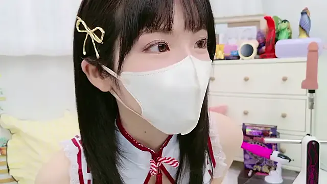 -minami- on StripChat