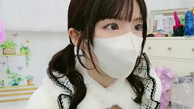 -minami- on StripChat