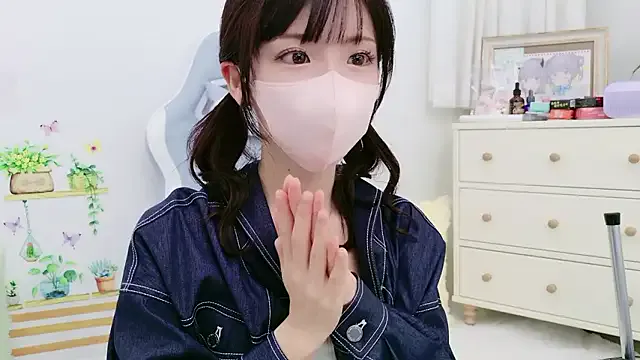 -minami- on StripChat
