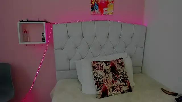 Try our girls live displays and explore the company of endless strippers, with beautiful physiques, vibrating toys and more.