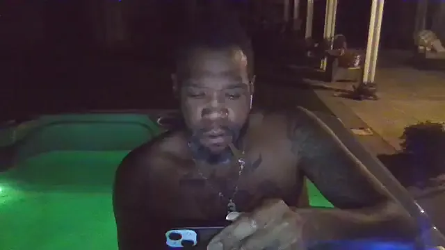 3prettyboy3 — get naked in jacuzzi