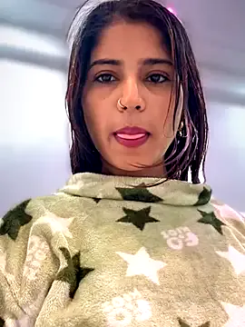 4U143 — Full nude show