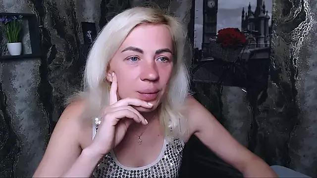 _AmandaGold_ from StripChat