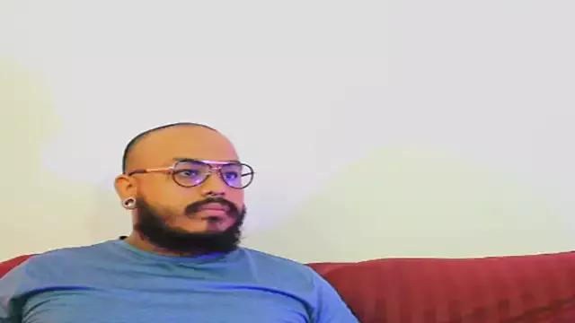 Try our girls live displays and explore the company of endless strippers, with beautiful physiques, vibrating toys and more.