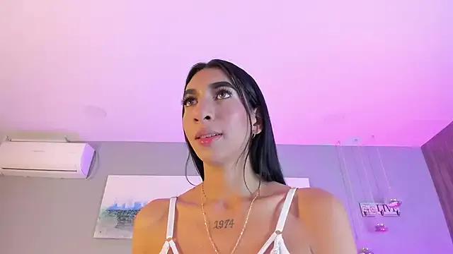 Try our girls live displays and explore the company of endless strippers, with beautiful physiques, vibrating toys and more.