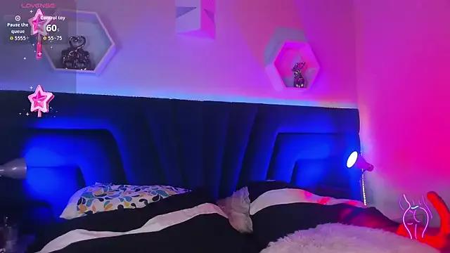 Try our girls live displays and explore the company of endless strippers, with beautiful physiques, vibrating toys and more.