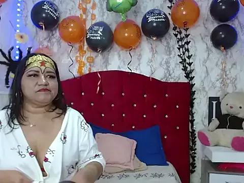 Try our girls live displays and explore the company of endless strippers, with beautiful physiques, vibrating toys and more.