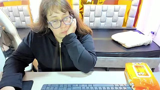 _Emily_rosee_ from StripChat is Freechat