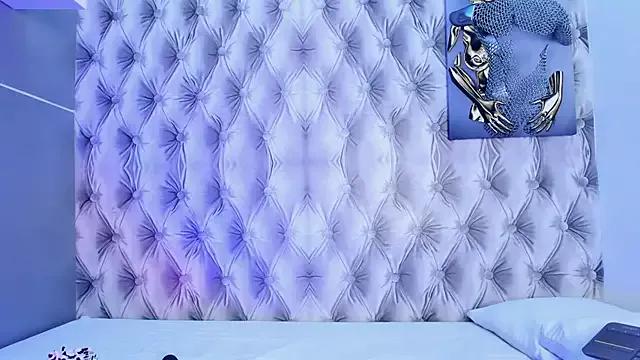 Try our girls live displays and explore the company of endless strippers, with beautiful physiques, vibrating toys and more.