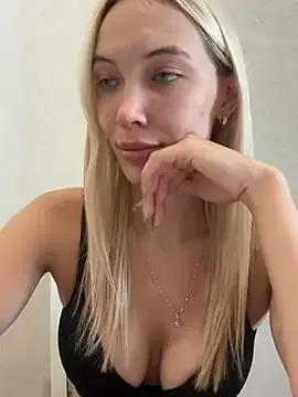 _HollyWay_ from StripChat is Freechat