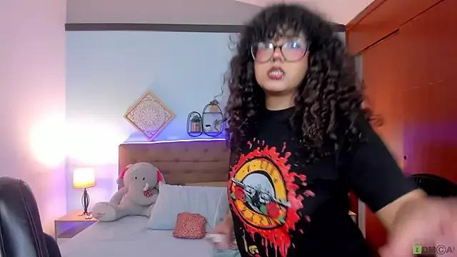 Try our girls live displays and explore the company of endless strippers, with beautiful physiques, vibrating toys and more.