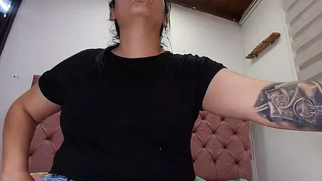 Try our girls live displays and explore the company of endless strippers, with beautiful physiques, vibrating toys and more.