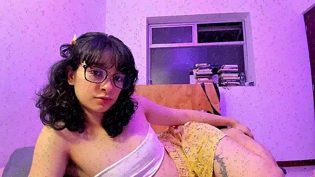 Try our girls live displays and explore the company of endless strippers, with beautiful physiques, vibrating toys and more.