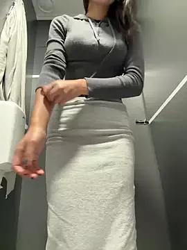 Try our girls live displays and explore the company of endless strippers, with beautiful physiques, vibrating toys and more.