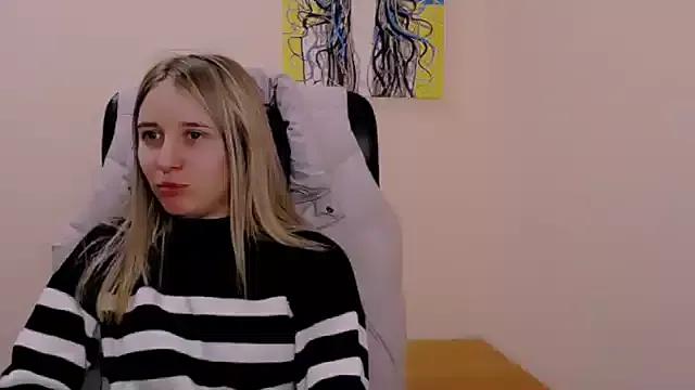 Try our girls live displays and explore the company of endless strippers, with beautiful physiques, vibrating toys and more.