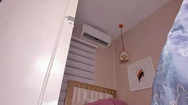 Try our girls live displays and explore the company of endless strippers, with beautiful physiques, vibrating toys and more.