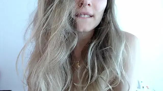 _sweettreat from StripChat is Freechat