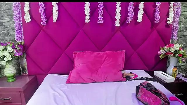 Try our girls live displays and explore the company of endless strippers, with beautiful physiques, vibrating toys and more.